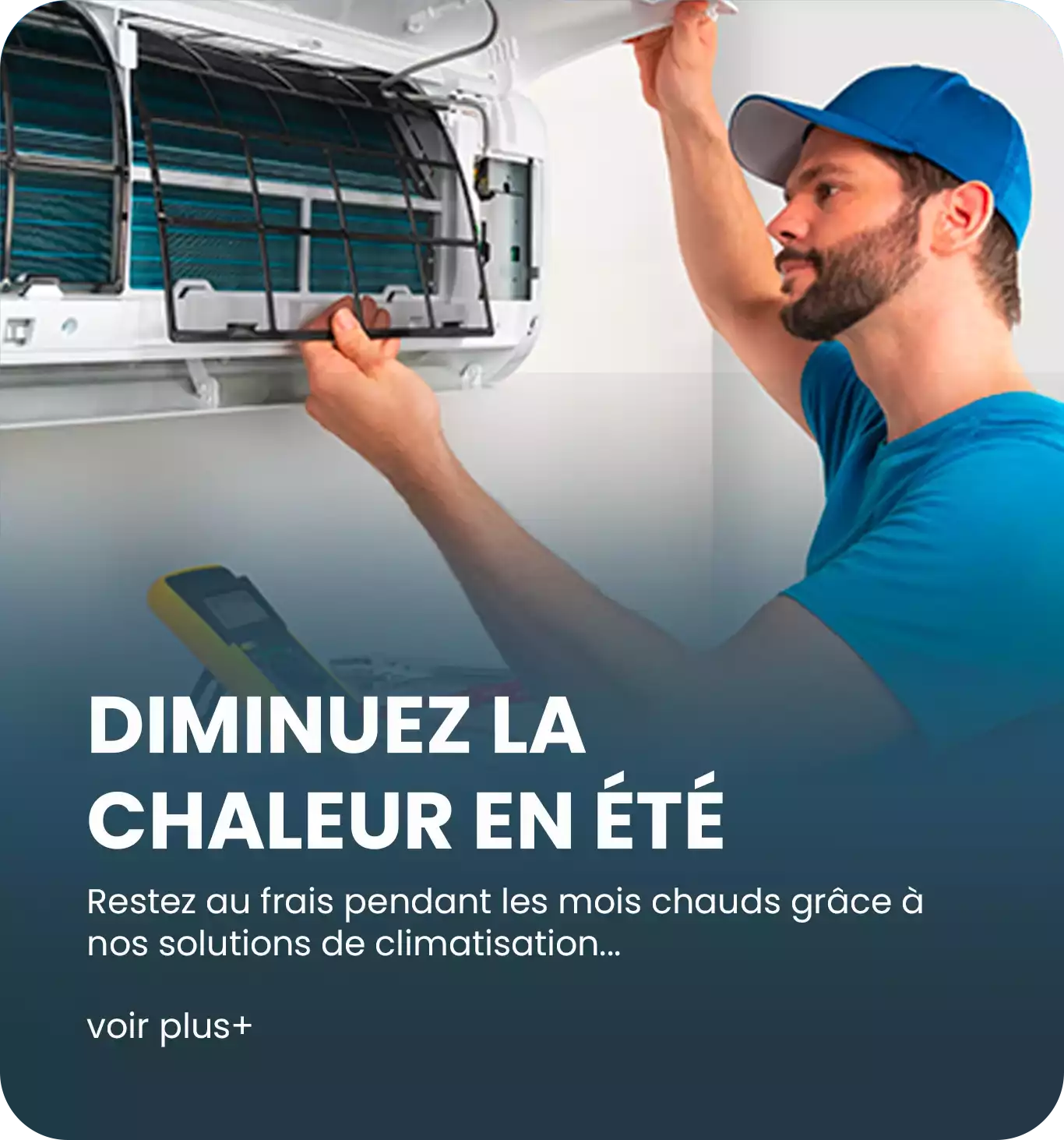 Technicien installant un système de climatisation dans une maison en Saône-et-Loire pour améliorer le confort thermique.